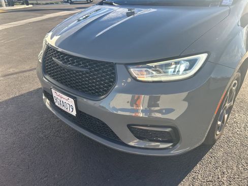 Used 2022 Chrysler Pacifica Limited w/ S Appearance Package image 9