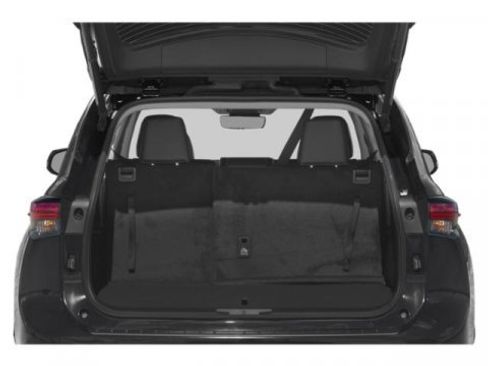 Used 2024 Toyota Highlander LE image 11