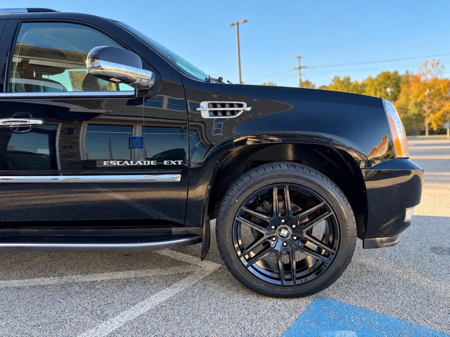 Used 2011 Cadillac Escalade EXT Luxury AWD/4WD image 6