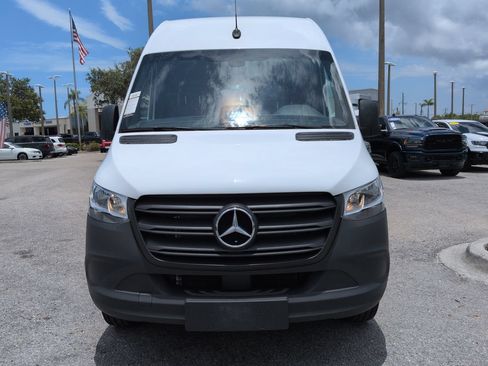 Used 2025 Mercedes-Benz Sprinter 2500 image 3