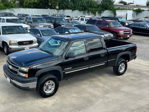 Used 2006 Chevrolet Silverado 2500 LT w/ Onstar Plus Package AWD/4WD image 53