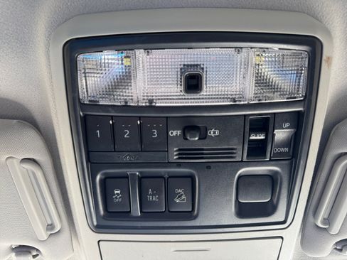 Used 2018 Toyota 4Runner SR5 Premium AWD/4WD image 26