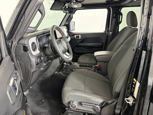 Used 2024 Jeep Wrangler Unlimited Sahara AWD/4WD image 6