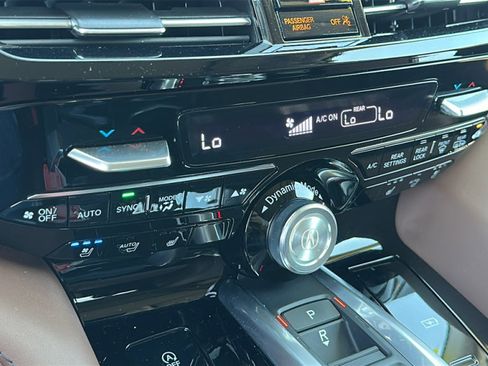 Used 2022 Acura MDX SH-AWD w/ Advance Package image 14