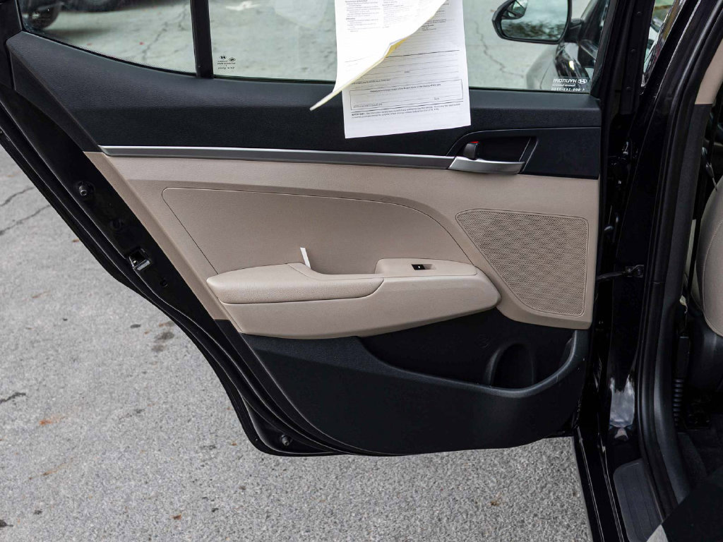Used 2020 Hyundai Elantra SE FWD image 14