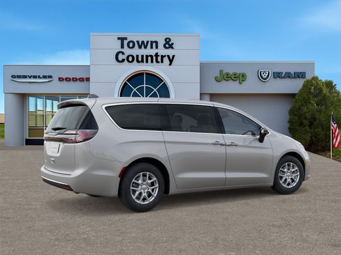 New 2026 Chrysler Pacifica Select image 4