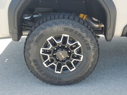 New 2026 GMC Sierra 2500 AT4X w/ LPO, Black Badging Package AWD/4WD image 7