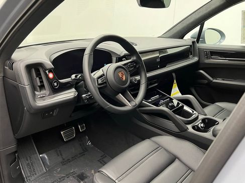 New 2026 Porsche Cayenne GTS image 4