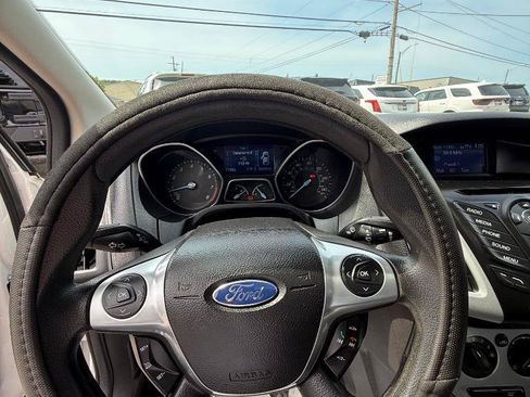 Used 2013 Ford Focus SE w/ SE Winter Pkg FWD image 14
