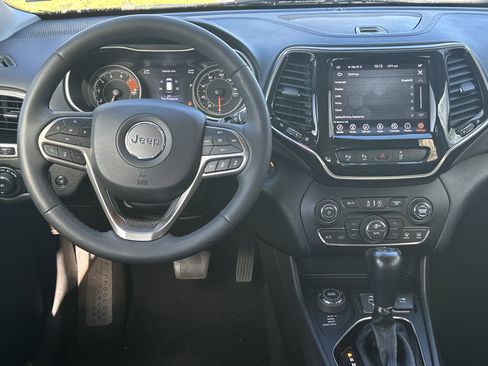 Used 2021 Jeep Cherokee Limited image 20