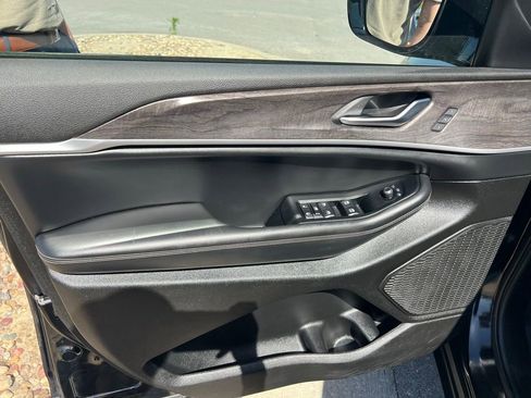 Used 2023 Jeep Grand Cherokee Limited AWD/4WD image 17
