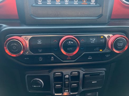 Used 2020 Jeep Gladiator Rubicon w/ Auxiliary Switch Group AWD/4WD image 26