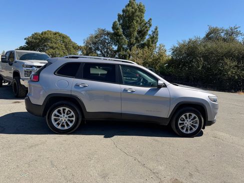 Used 2020 Jeep Cherokee Latitude AWD/4WD image 6