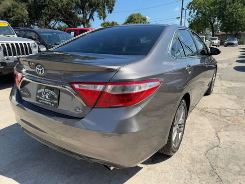 Used 2016 Toyota Camry SE image 7