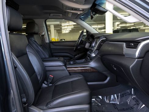 Used 2019 Chevrolet Suburban LT w/ Luxury Package AWD/4WD image 26