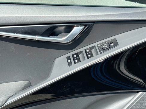 Used 2024 Kia Niro Wind FWD image 19