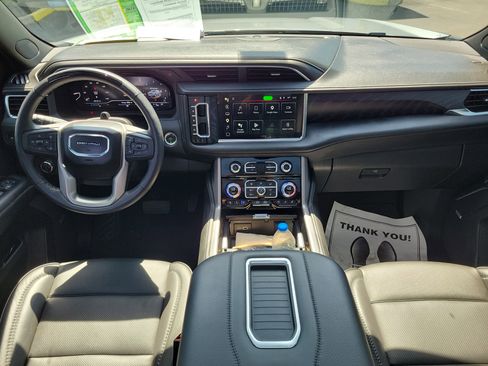 Used 2024 GMC Yukon Denali w/ Advanced Technology Package AWD/4WD image 10
