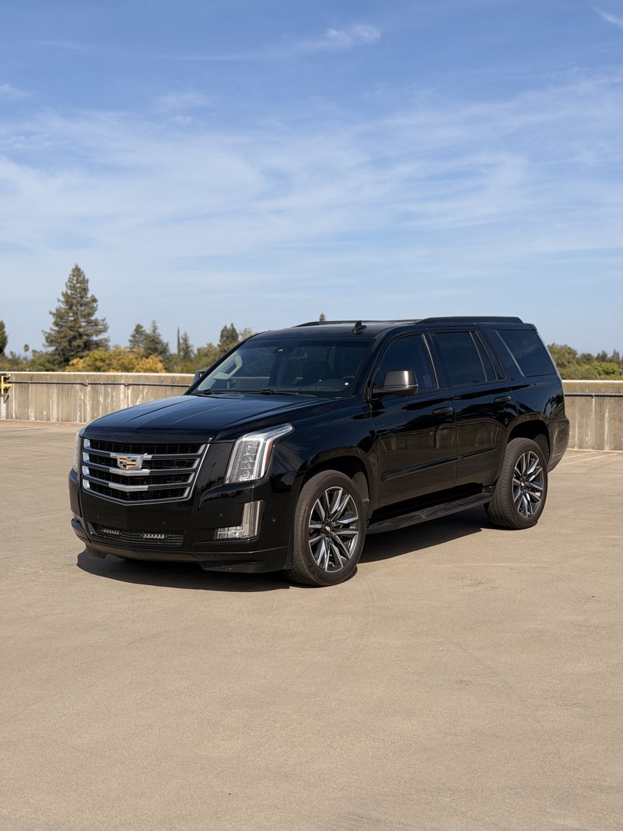 Used 2017 Cadillac Escalade Luxury AWD/4WD image 1