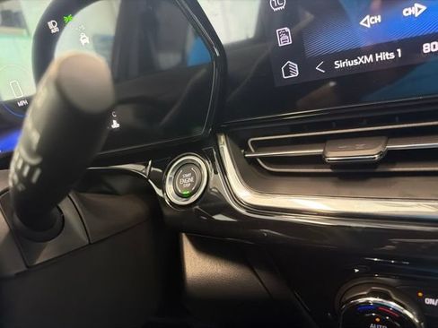 New 2026 Chevrolet Trax RS w/ Sunroof Package FWD image 39
