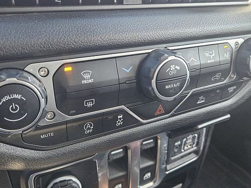 Used 2024 Jeep Wrangler Sport image 14