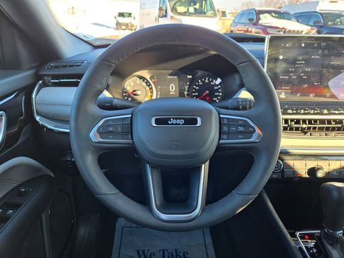 Used 2024 Jeep Compass Limited image 19