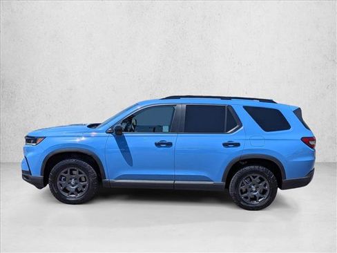 Used 2025 Honda Pilot TrailSport image 9