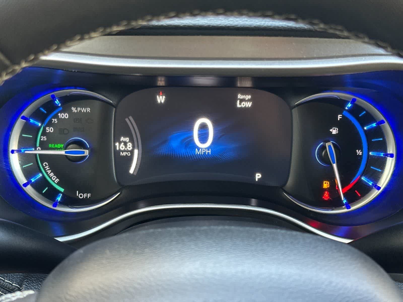 Used 2023 Chrysler Pacifica Touring-L FWD image 26