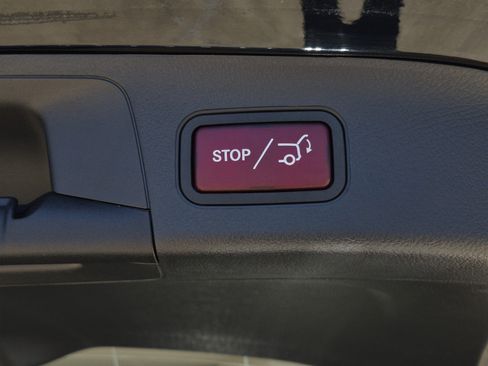 Used 2025 Mercedes-Benz GLA 250 image 9