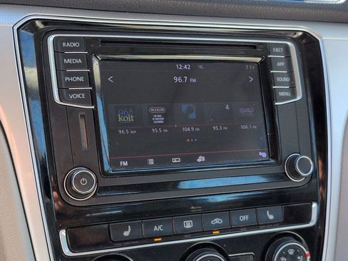 Used 2019 Volkswagen Passat 2.0T Wolfsburg w/ Wheels & Sunroof Package image 11