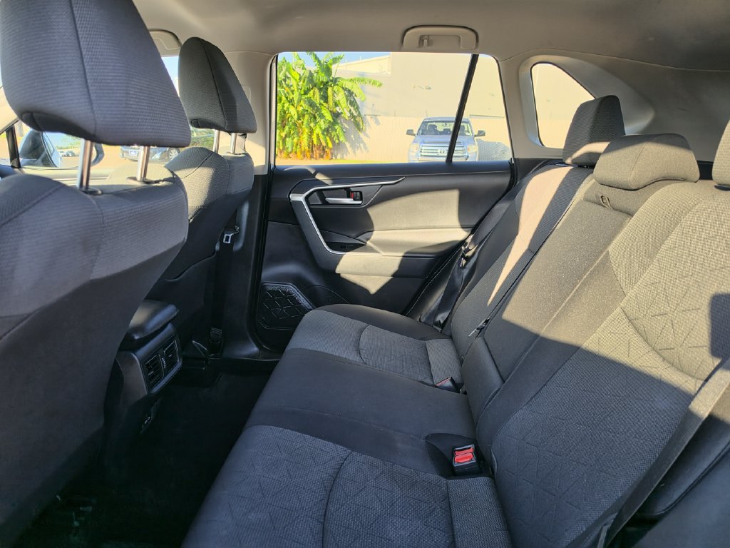 Used 2025 Toyota RAV4 XLE FWD image 29