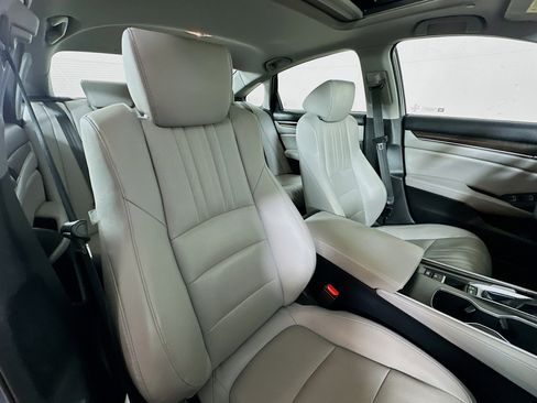 Used 2018 Honda Accord Touring image 27