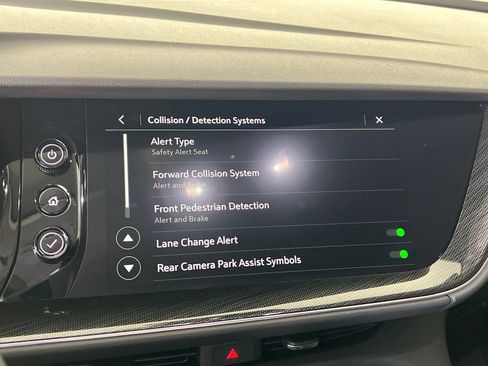 Used 2023 Buick Envision Essence AWD/4WD image 40