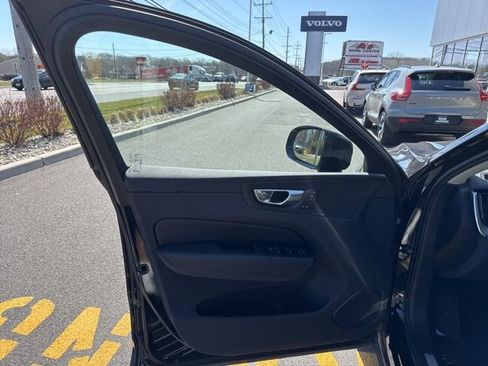 Certified 2025 Volvo XC60 B5 Plus image 19