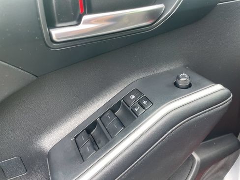 Used 2024 Toyota Highlander XLE AWD/4WD image 25