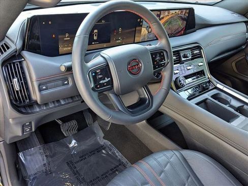 Used 2025 Nissan Armada PRO-4X image 10