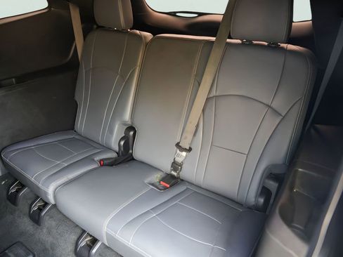 Used 2023 Buick Enclave Essence w/ Sport Touring Edition FWD image 27