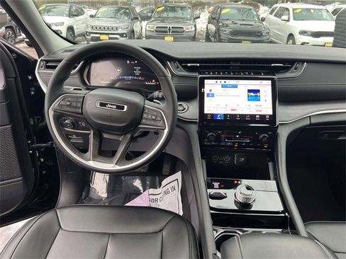 Certified 2023 Jeep Grand Cherokee Limited image 10