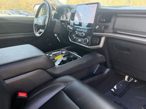 Used 2024 Ford Expedition Max XLT image 11