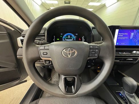 Used 2025 Toyota Camry LE FWD image 28