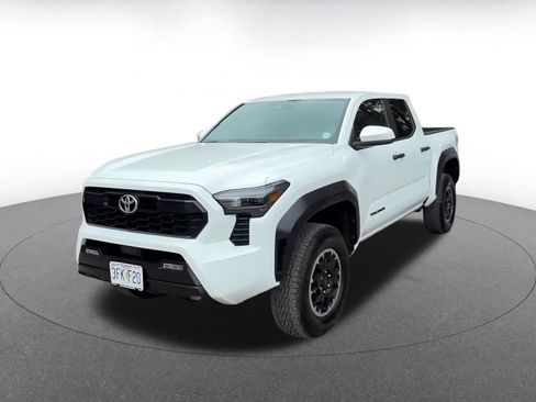Used 2025 Toyota Tacoma SR image 7