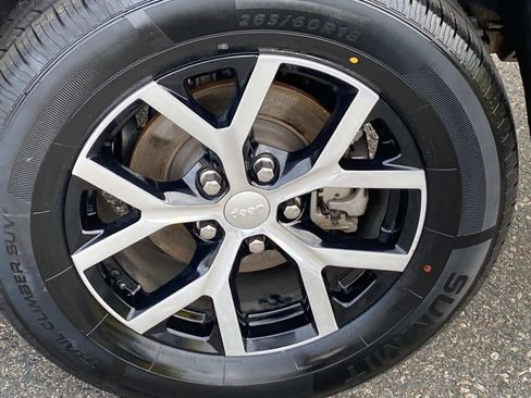 Certified 2024 Jeep Grand Cherokee Limited image 27