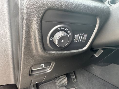 Used 2025 Jeep Grand Cherokee Limited AWD/4WD image 37