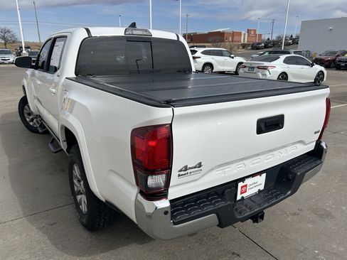 Certified 2018 Toyota Tacoma SR5 image 4