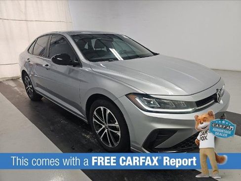 Used 2025 Volkswagen Jetta Sport FWD image 2