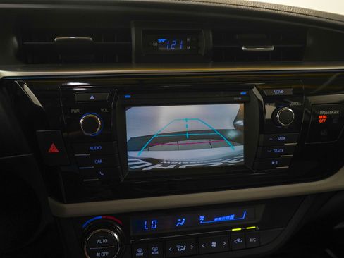 Used 2015 Toyota Corolla LE FWD image 25