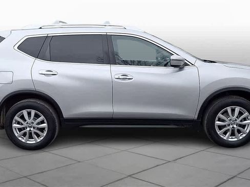 Used 2020 Nissan Rogue SV image 9