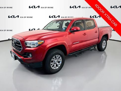 Used 2018 Toyota Tacoma SR5 RWD image 2