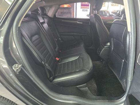 Used 2017 Ford Fusion SE w/ Fusion SE Technology Package FWD image 16