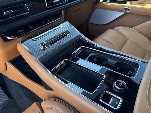 Certified 2025 Lincoln Aviator Black Label w/ Jet Appearance Package AWD/4WD image 25