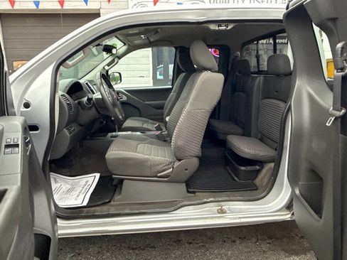 Used 2016 Nissan Frontier SV image 13